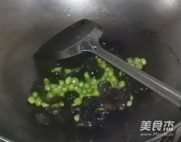 木耳豌豆的简单做法