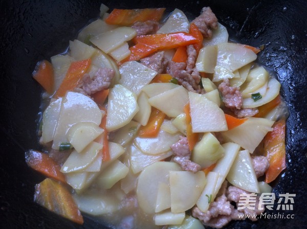 三色菜炒肉怎么做