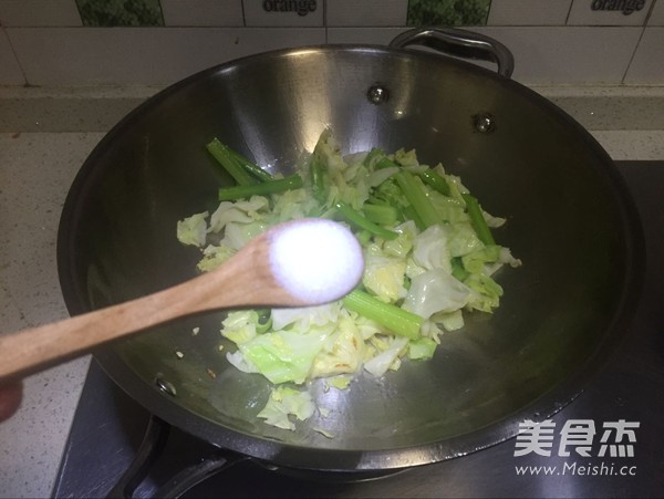 芹菜包菜小炒怎么吃