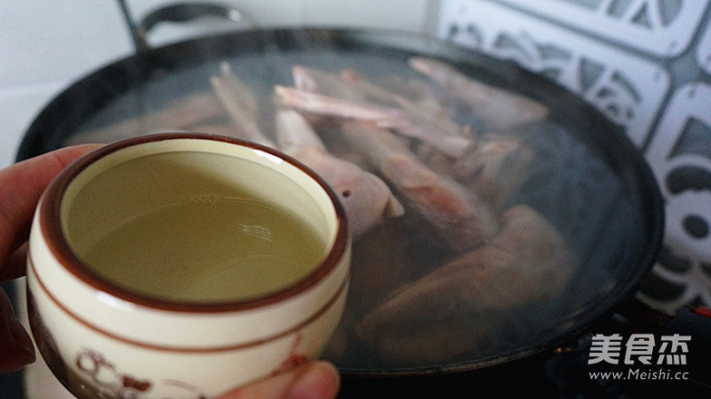 香辣卤猪蹄之卤水制作怎样炖