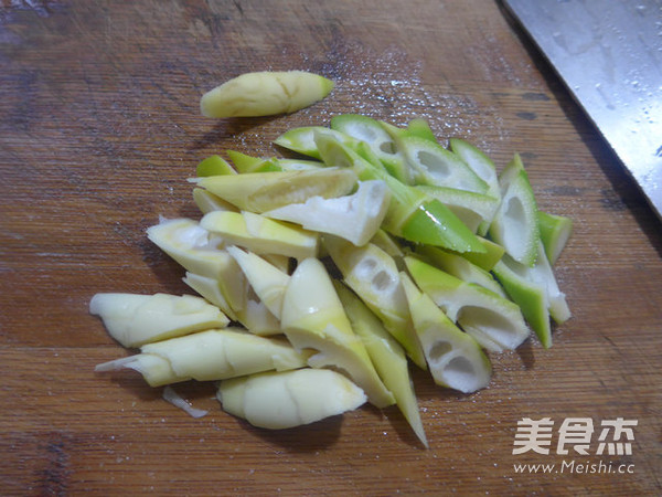 雪菜雷笋炒蚕豆的简单做法