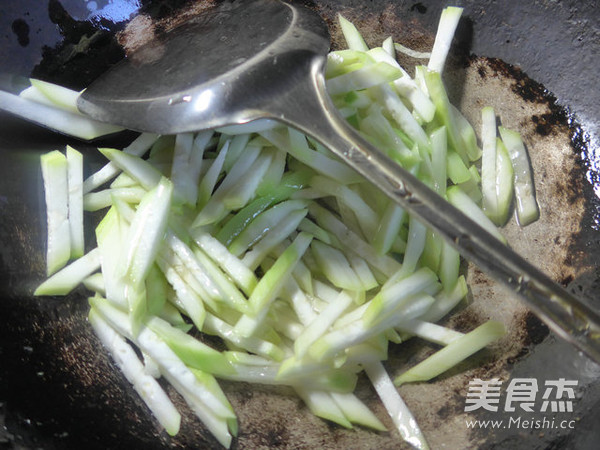 韭菜牛肚炒夜开花的简单做法