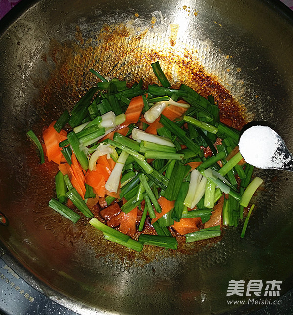 咸肉炒大蒜怎样煸