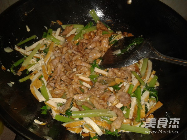 豆干炒肉怎样煸