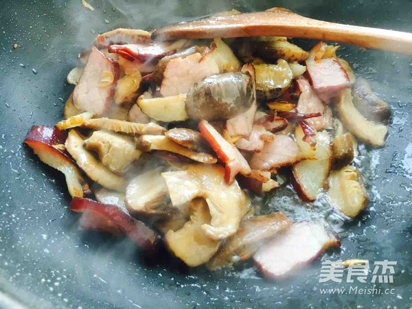 干花菇炒腊肉怎么炒