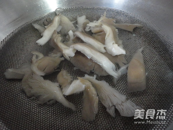 彩椒蘑菇炒肉的家常做法