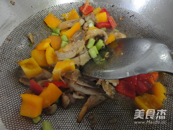 彩椒蘑菇炒肉怎么炒