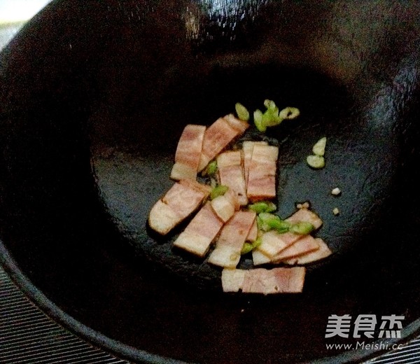 培根土豆焖扁豆怎么做