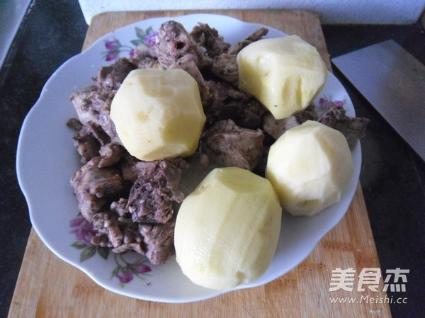 鸡肉块炖土豆的做法大全