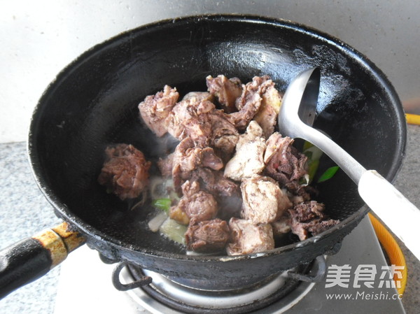 鸡肉块炖土豆怎么吃