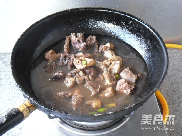 鸡肉块炖土豆怎么煮