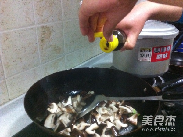 香菇黄瓜炒肉怎么做