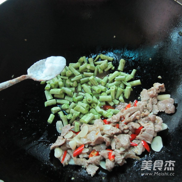 鲜豆角炒瘦肉怎么炒