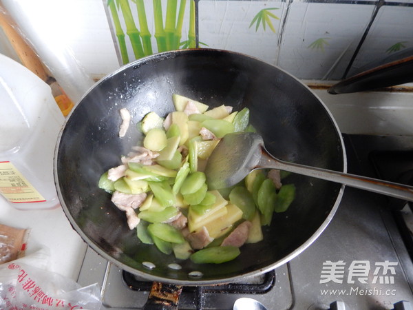 莴笋土豆炒肉片怎样炒