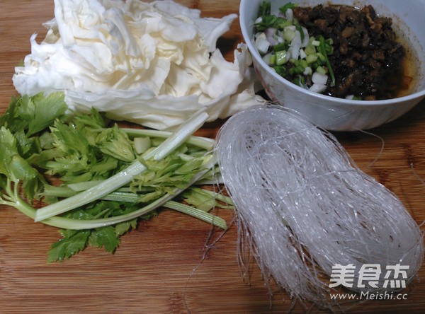 芹菜粉丝酱肉白菜大包怎么做