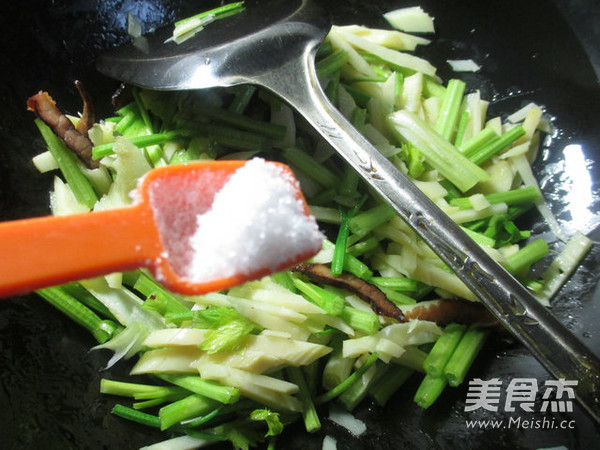 酱肉冬笋炒芹菜怎么吃