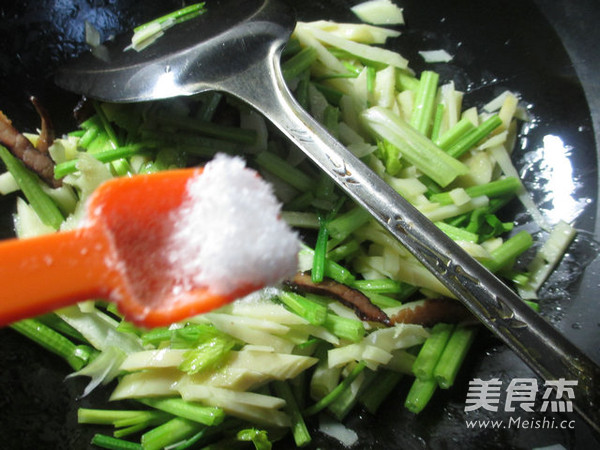 酱肉冬笋炒芹菜怎么做