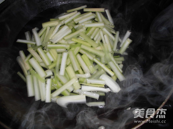 芹菜炒干豆腐的家常做法