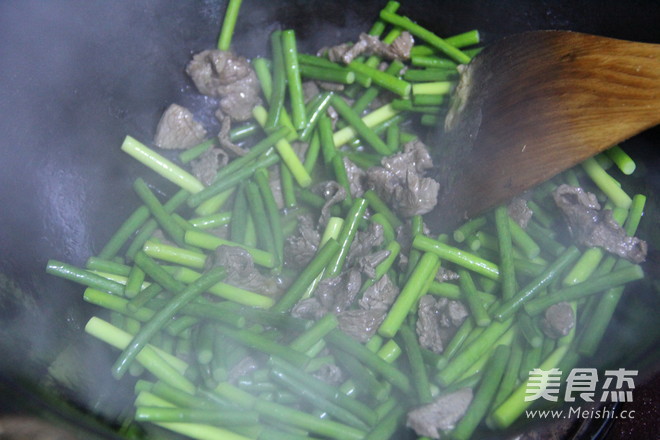 蒜薹炒牛肉的家常做法