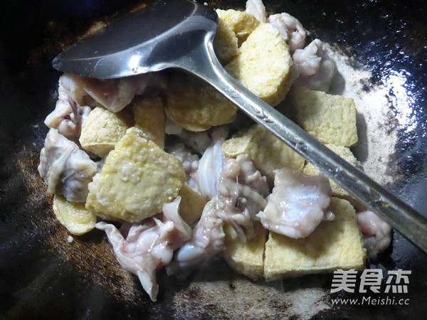 鲜素鸡烧牛蛙怎么煮