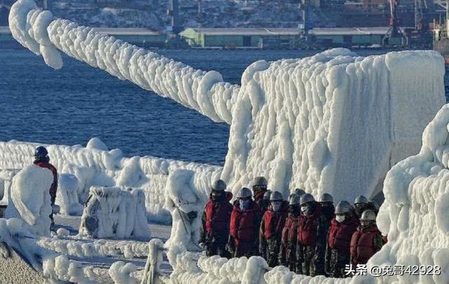 白令海峡,航空母舰能通过白令海峡吗？