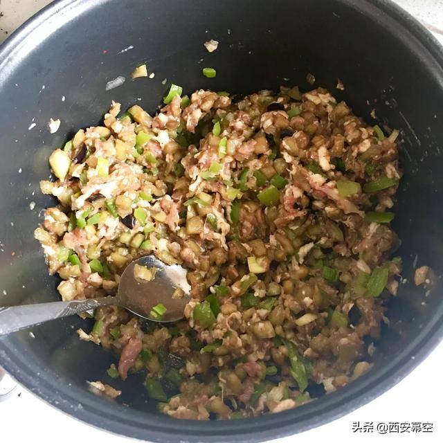 青椒炒茄子的做法,青红椒炒茄子的制作过程是什么？