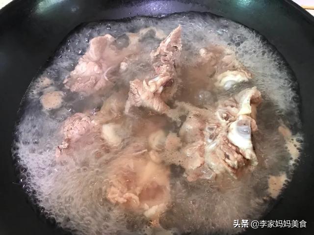 家常煲汤500例,白萝卜与什么搭配煲汤好？