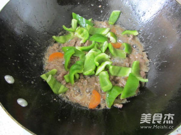 灯椒炒牛肉怎样煸