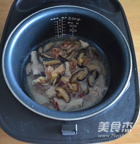 香菇鸡腿煲仔饭怎么煮