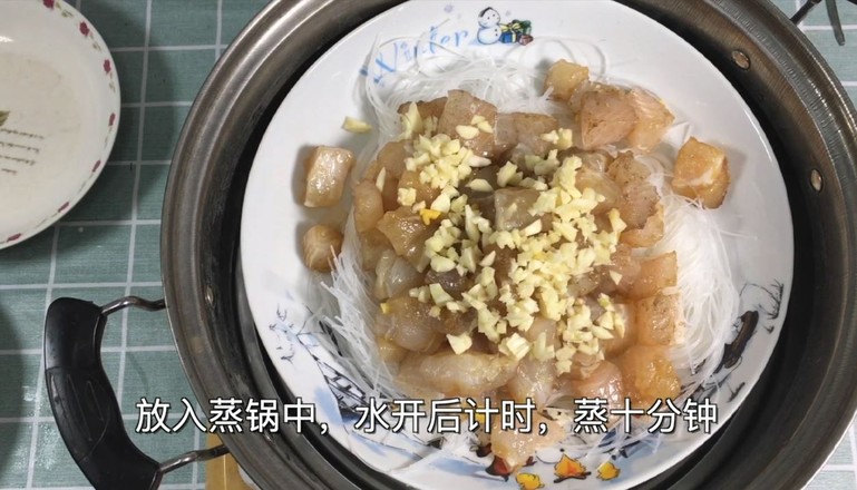 鲜掉眉毛的蒜蓉粉丝蒸巴沙鱼柳怎么做