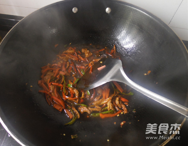 青椒肉丝焖面怎么吃