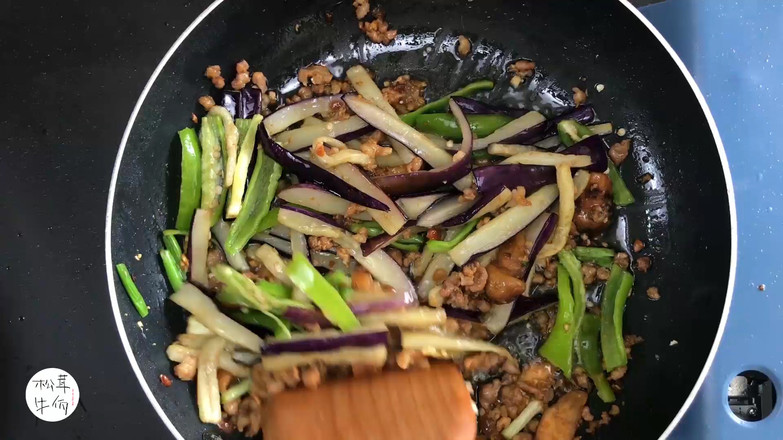 松茸酱炒肉末茄子｜牛佤松茸食谱怎么炒