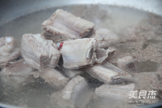 排骨焖饭-铁釜烧饭就是香的做法图解