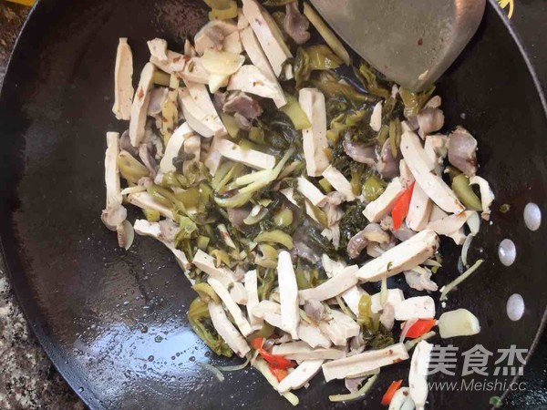 酸菜豆干烧鸡肾怎么煮