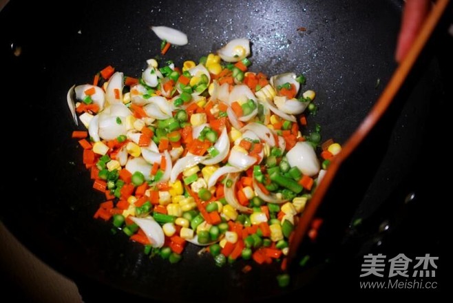 星级酒店野生牛肝菌炒饭怎么吃