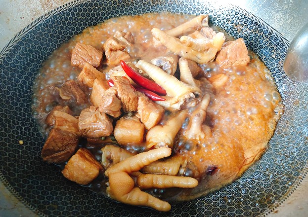 麻辣鸡爪红烧肉怎么炒