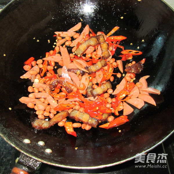 花生火腿炒腊肉怎么吃