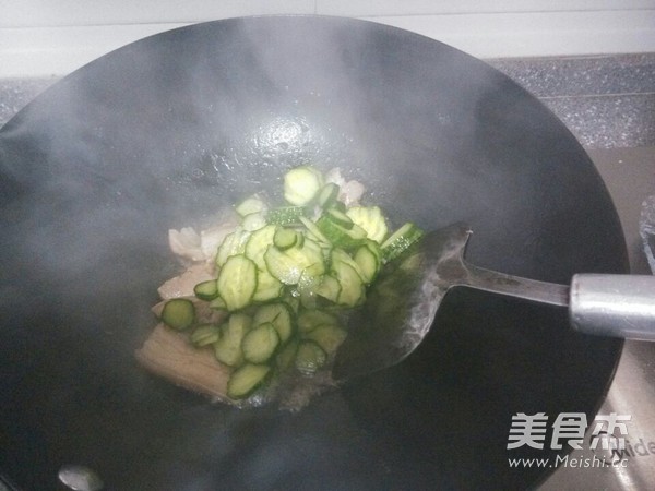 烧肉黄瓜怎么炖