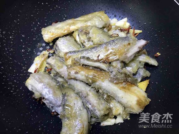 刀鱼烧土豆怎么炒