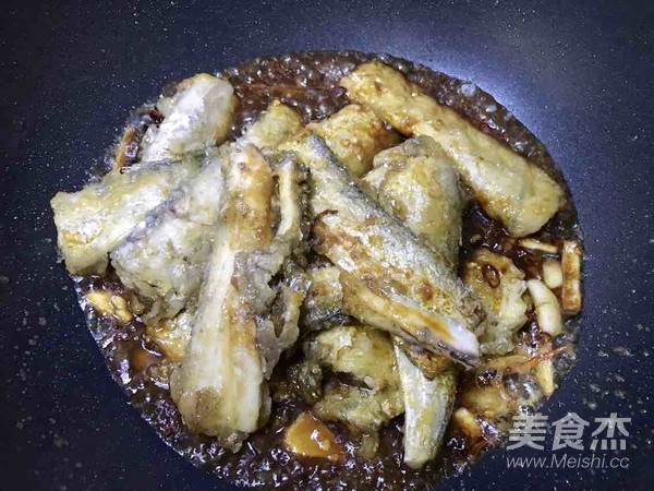 刀鱼烧土豆怎么煮