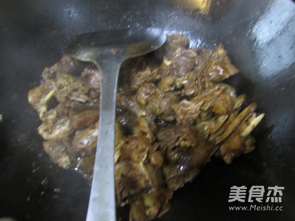 香菇豆干烧野鸭怎么煸