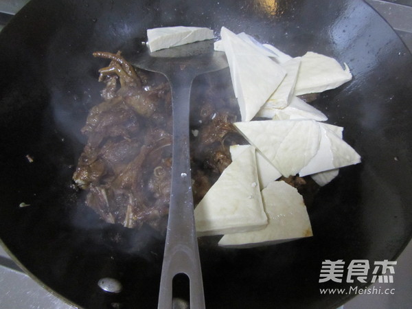 香菇豆干烧野鸭怎样煸