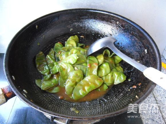 黄豆酱烧猪耳豆怎么煸