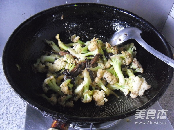 豆豉鲮鱼烧菜花怎么煮