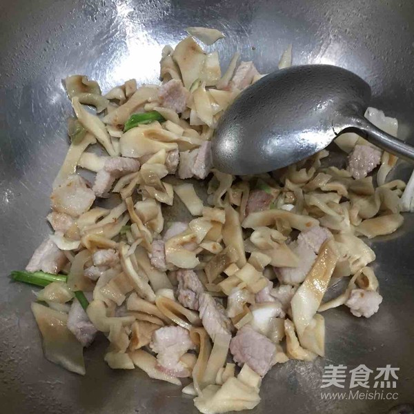 菜心片烧肉盖饭怎么做