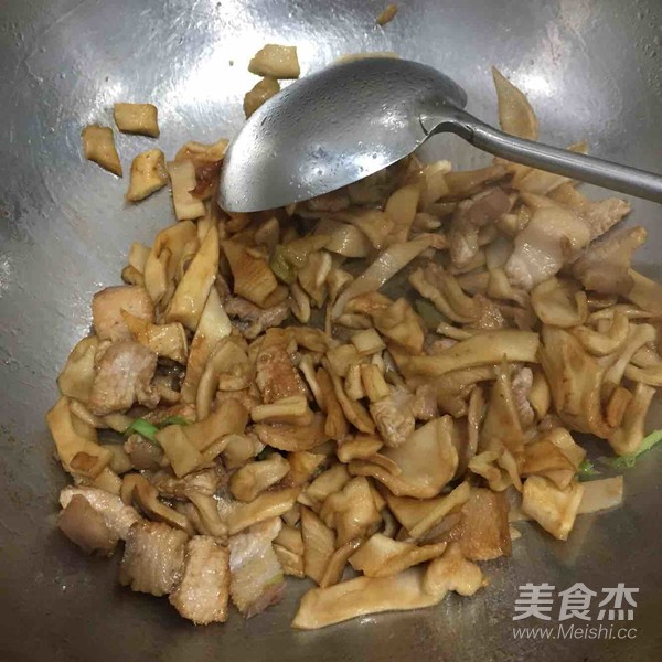 菜心片烧肉盖饭怎么炒