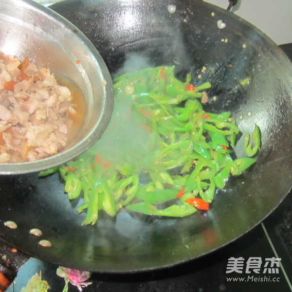 豆豉辣椒炒肉怎么煸