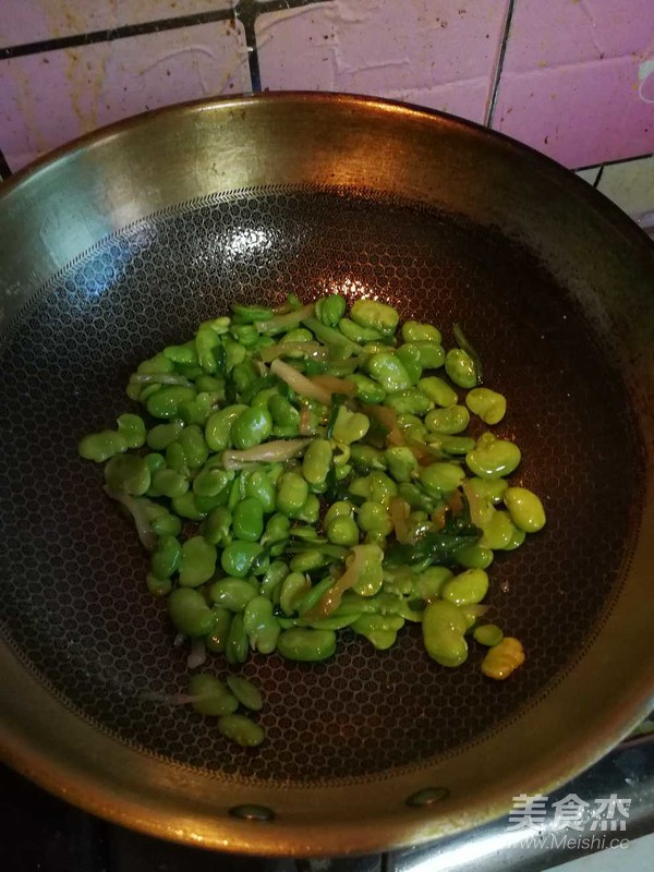 葱香榨菜烧蚕豆怎么炒