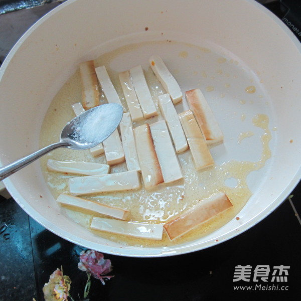 肉花肠烧豆腐的简单做法