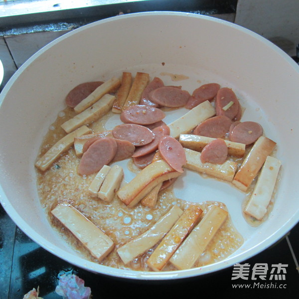 肉花肠烧豆腐怎么做